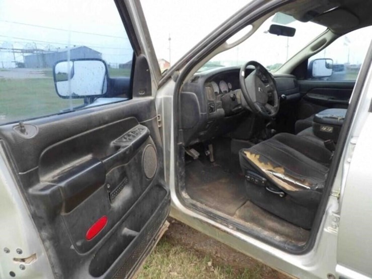 2004-dodge-ram-3500-image-29
