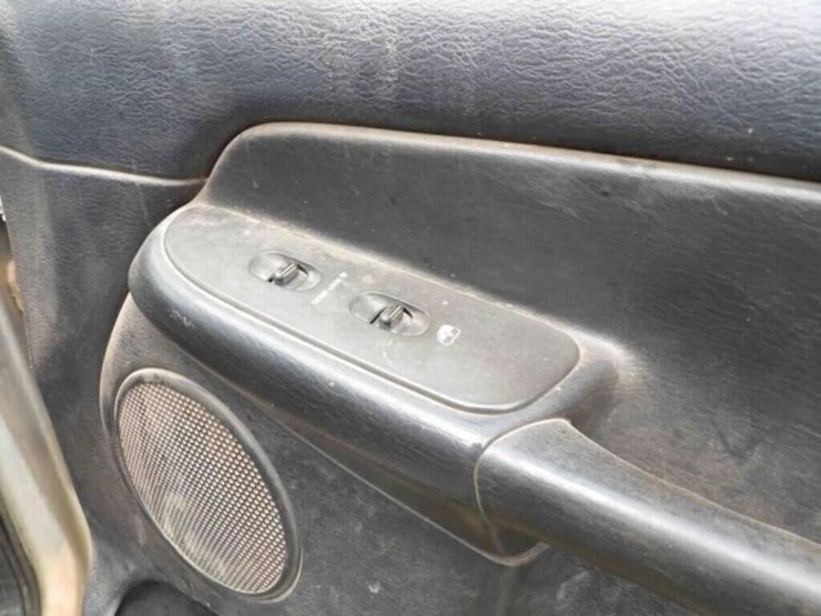 2004-dodge-ram-3500-image-41