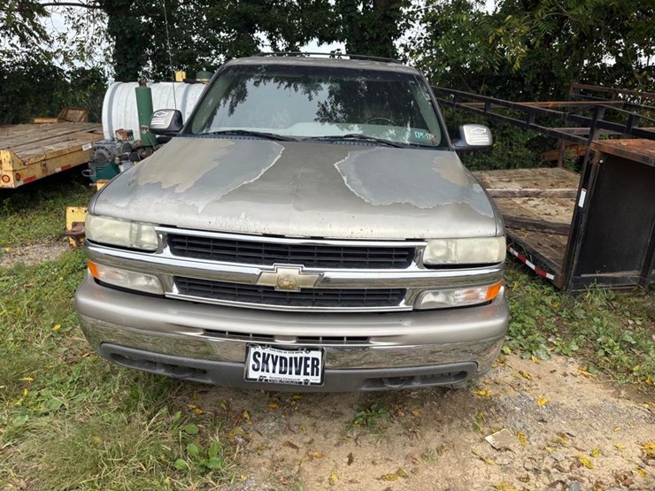 2001-chevrolet-suburban-image-3