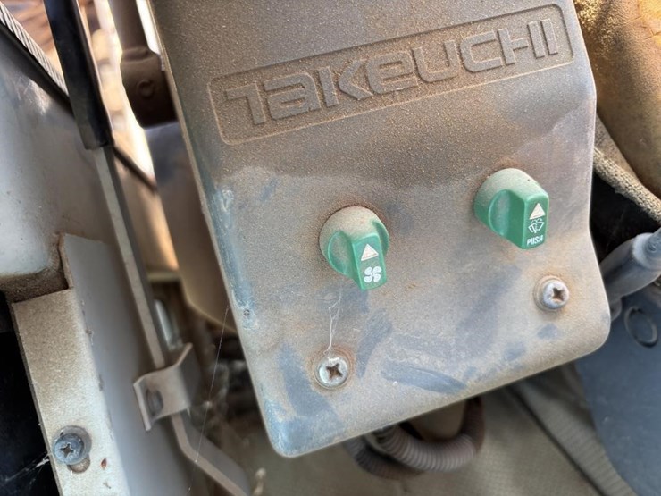 2003-takeuchi-tb135-image-35
