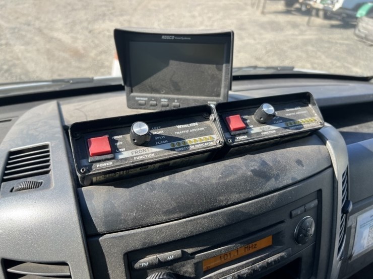 2013-freightliner-sprinter-2500-image-32