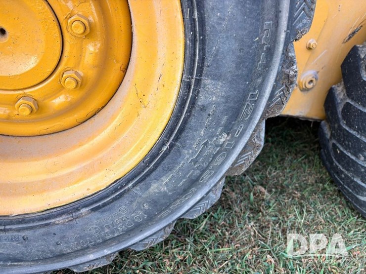 2010-deere-318d-image-20