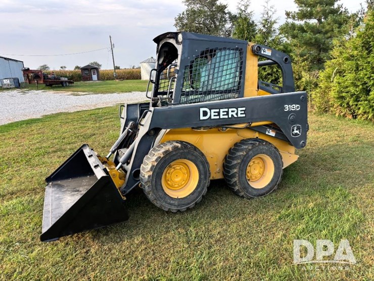 2010-deere-318d-image-11