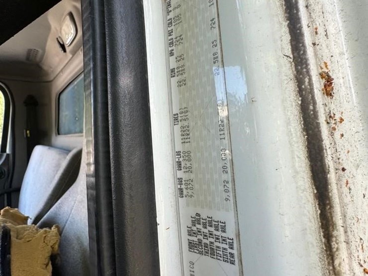 2015-freightliner-business-class-m2-106-image-6