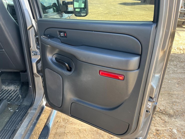 2005-chevrolet-silverado-2500-image-28