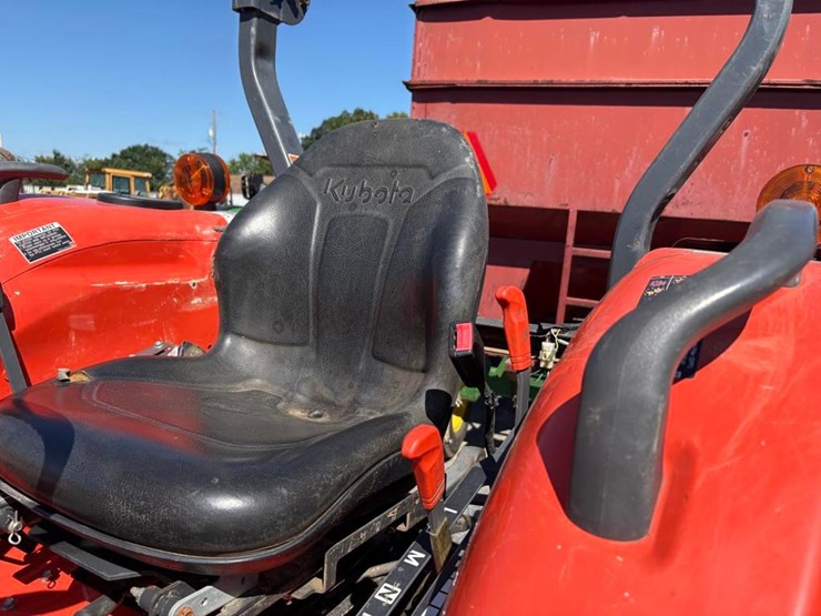 2023-kubota-mx5400-image-17