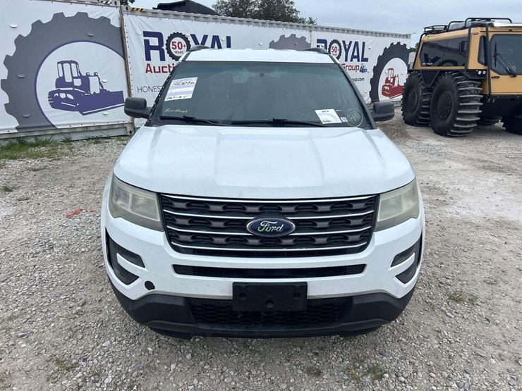 2016-ford-explorer-image-23