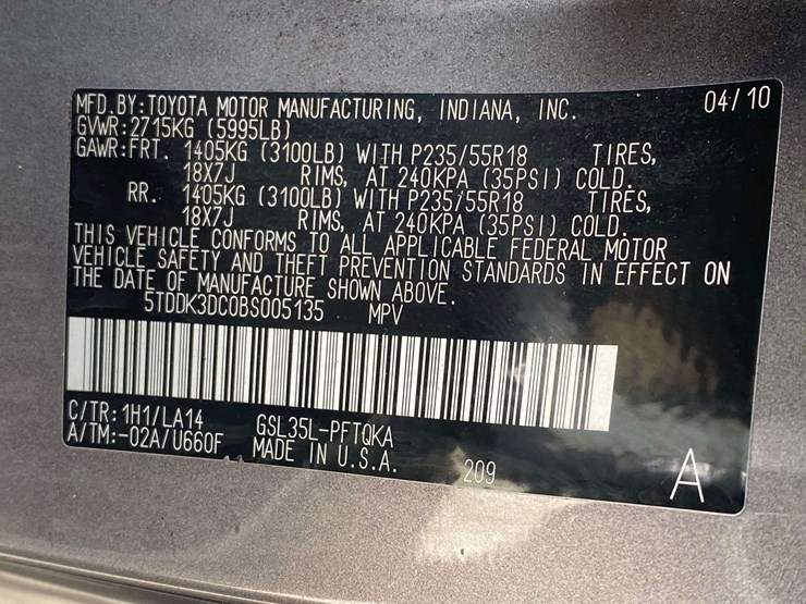 2011-toyota-sienna-image-5