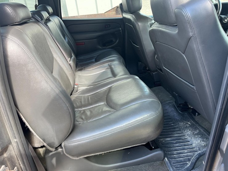 2005-chevrolet-silverado-2500-image-29