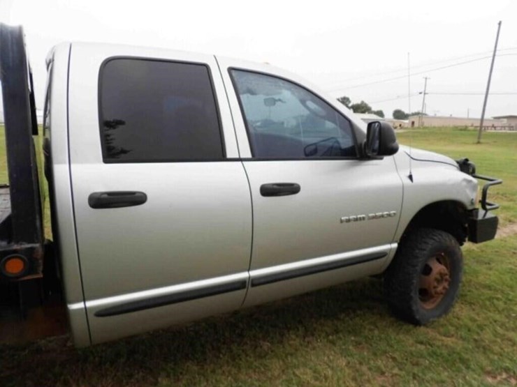 2004-dodge-ram-3500-image-25