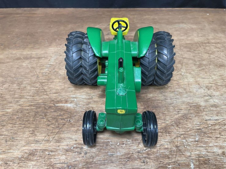 john-deere-830-image-11