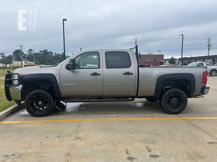 2012-chevrolet-2500hd-image-2
