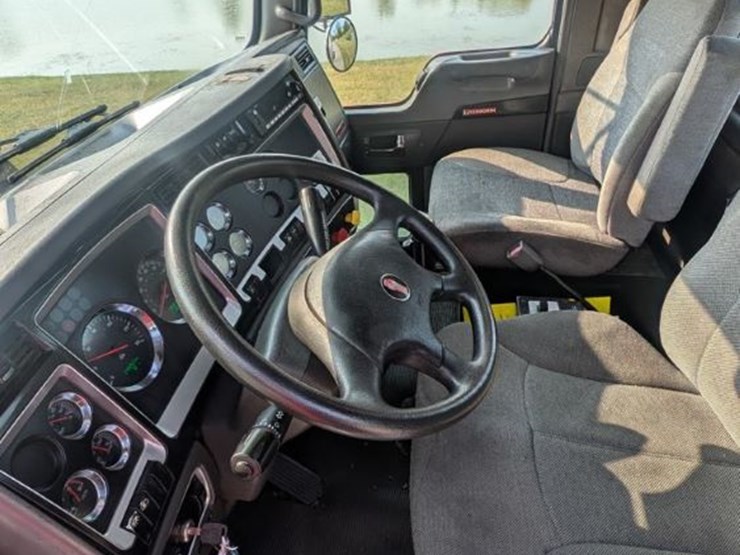 2009-kenworth-t800-image-31