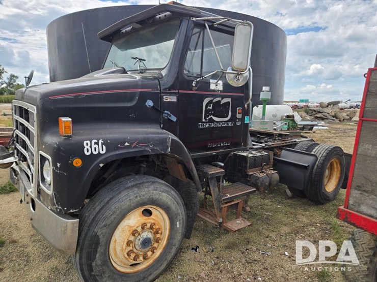 1989-international-s2300-image-1