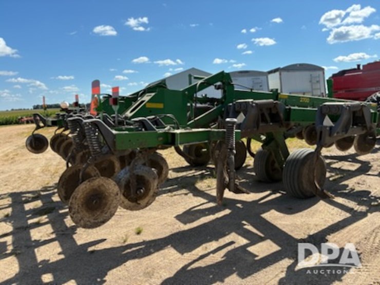 john-deere-2700-image-4