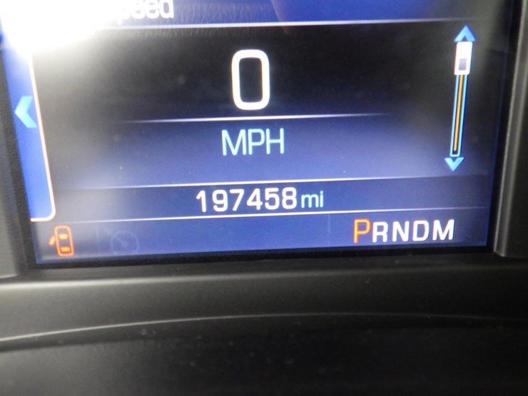 2015-chevrolet-suburban-image-14