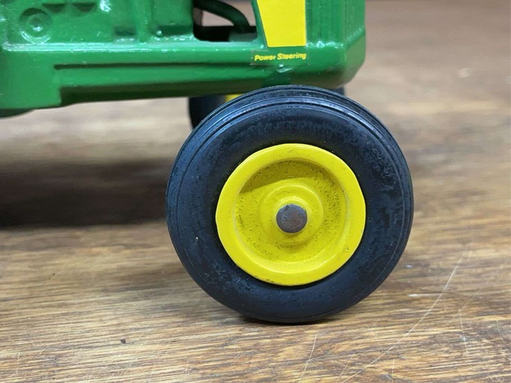 john-deere-830-image-15