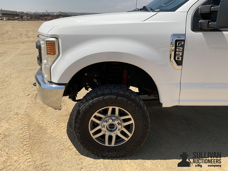 2020-ford-f250-xl-image-11