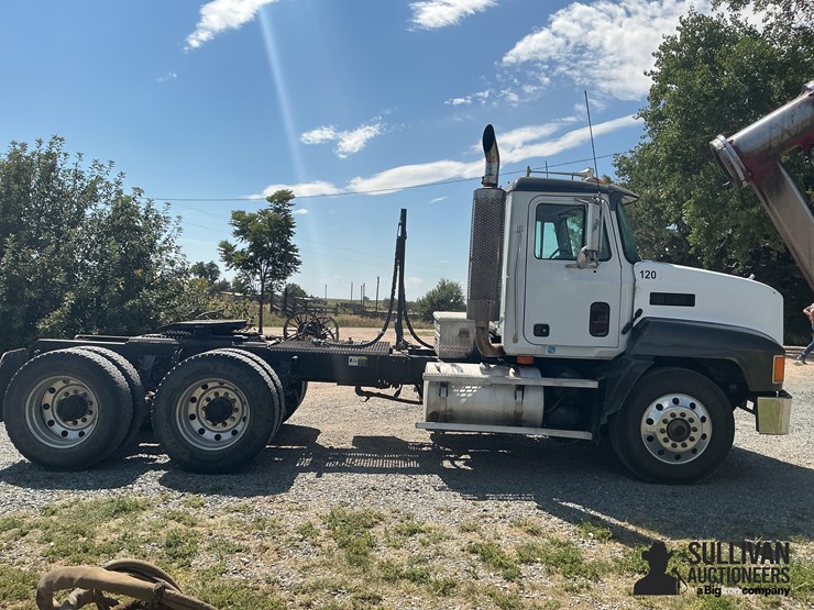 2002-mack-ch613-image-4