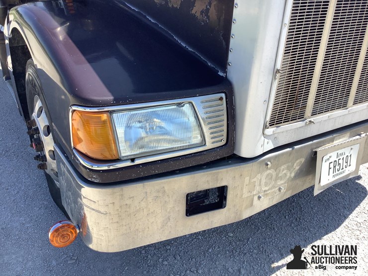 1996-peterbilt-377-image-10