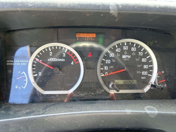 2020-isuzu-npr-image-12
