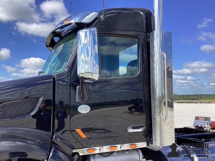 2019-peterbilt-579-image-10
