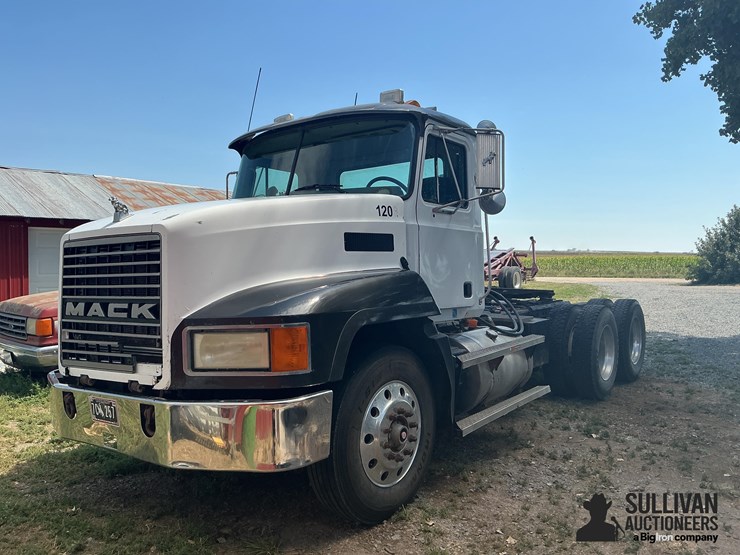 2002-mack-ch613-image-1