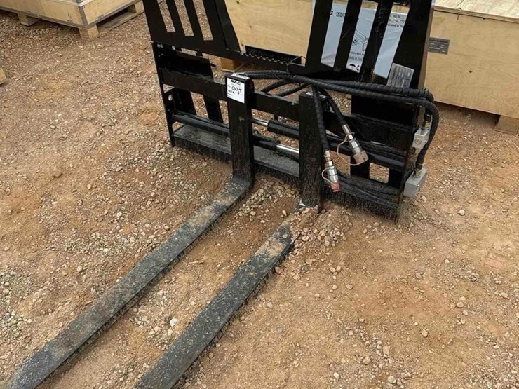 skid-steer-hydraulic-fork-attachment-image-1
