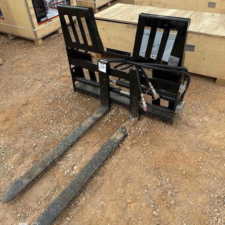 SKID STEER HYDRAULIC FORK ATTACHMENT