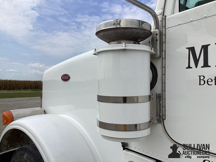 2009-peterbilt-367-image-12