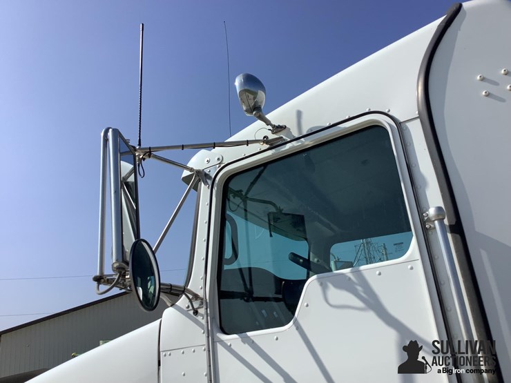 2015-kenworth-t800-image-18
