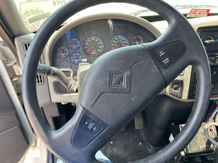 2014-international-durastar-4300-image-10