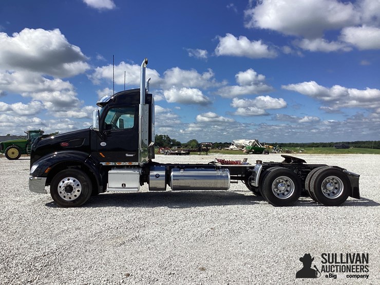 2019-peterbilt-579-image-8