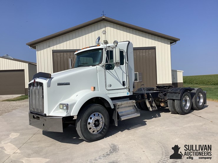 2015-kenworth-t800-image-1