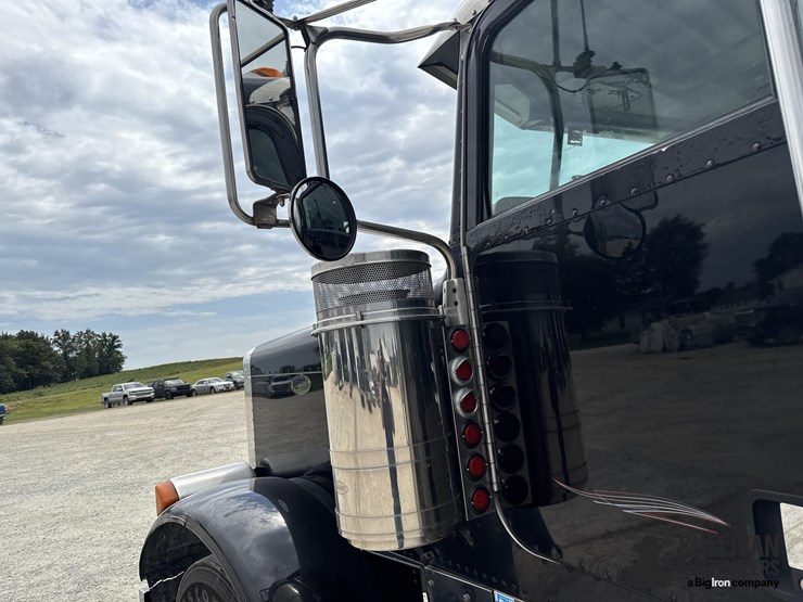 2006-peterbilt-379-image-15