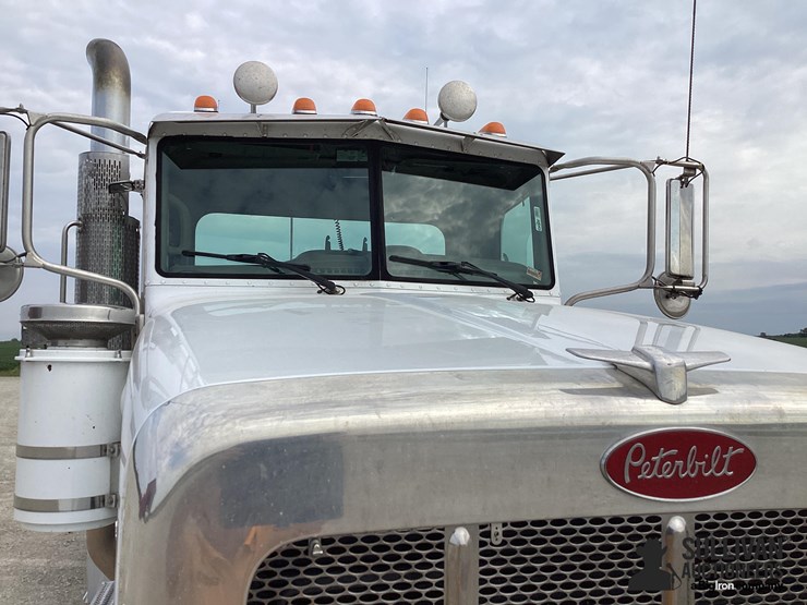 2009-peterbilt-367-image-17