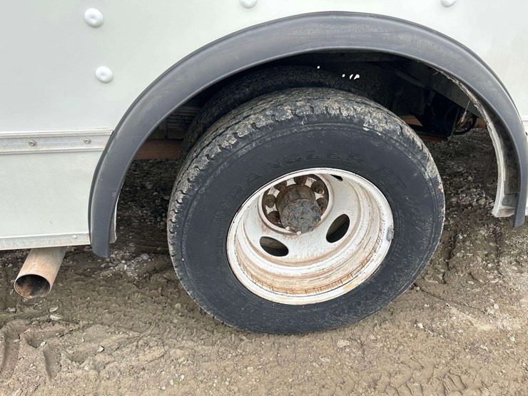 2015-ford-e350-image-31