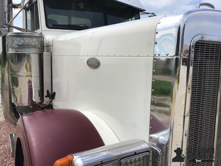 2000-peterbilt-379-image-17