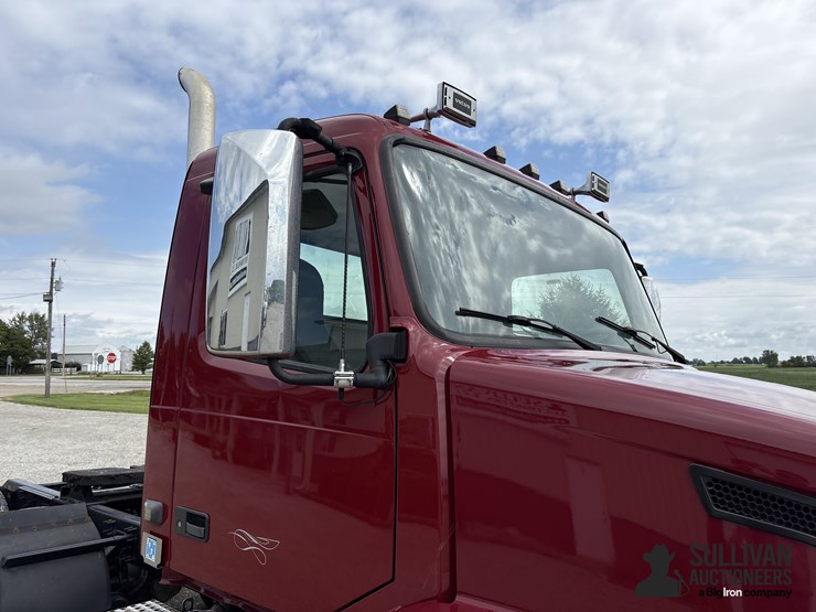 2015-volvo-vn-image-13