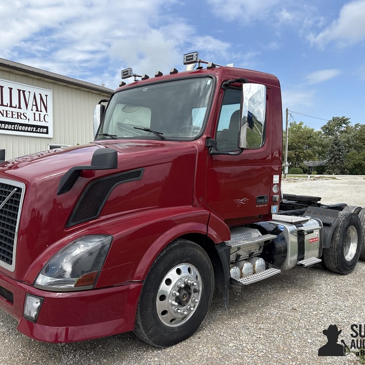 2015 VOLVO VN