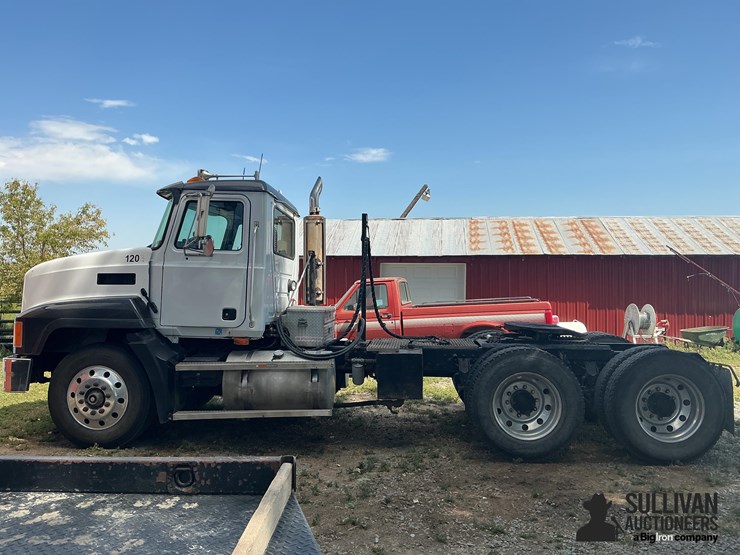 2002-mack-ch613-image-8