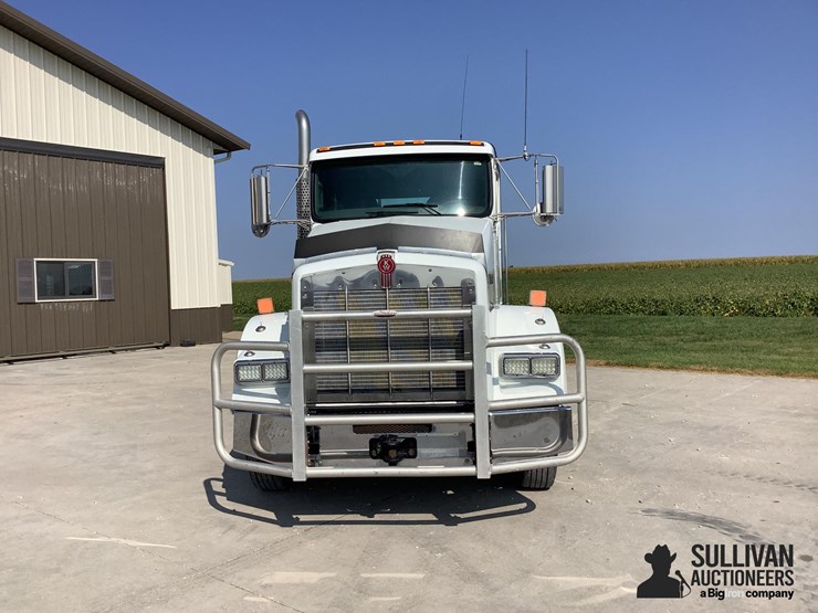 2013-kenworth-t800-image-2