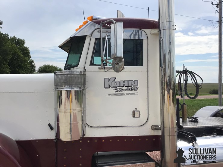 2000-peterbilt-379-image-11