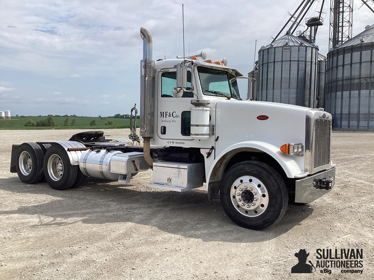 2009-peterbilt-367-image-3