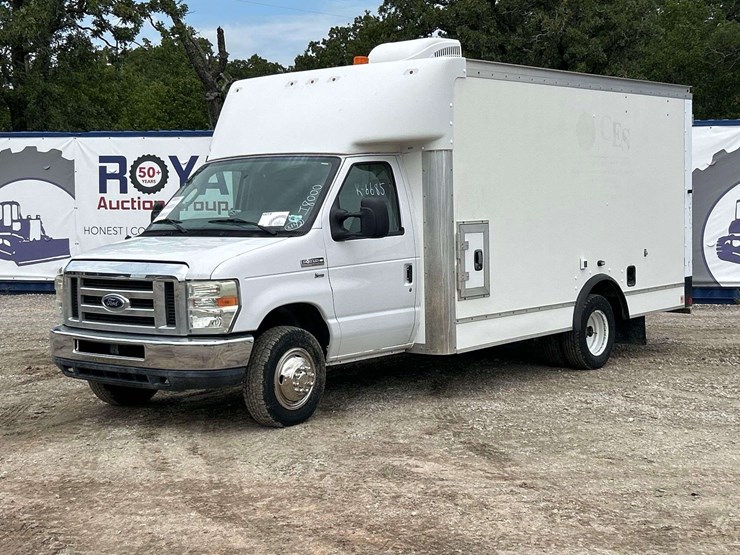 2015-ford-e350-image-1