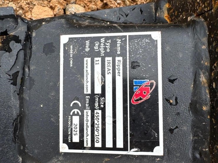 iranch-mini-excavator-ripper-attachment-image-2