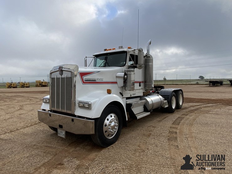 2003-kenworth-w900-image-1