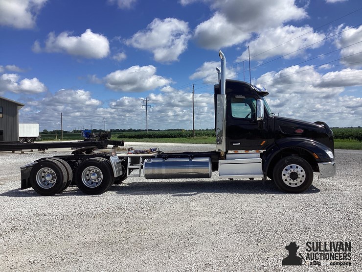 2019-peterbilt-579-image-4