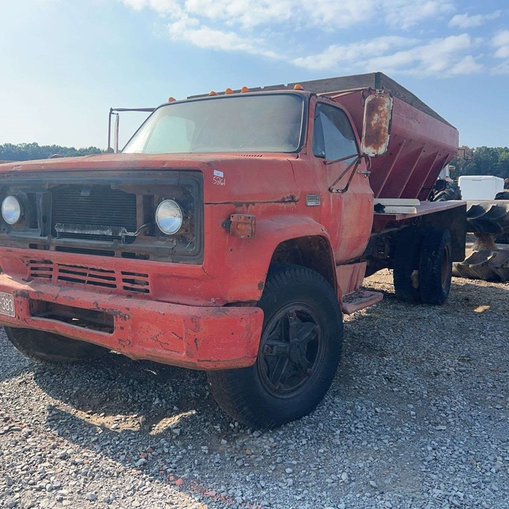 GMC 6500 S/A Day Cab Spreader Truck