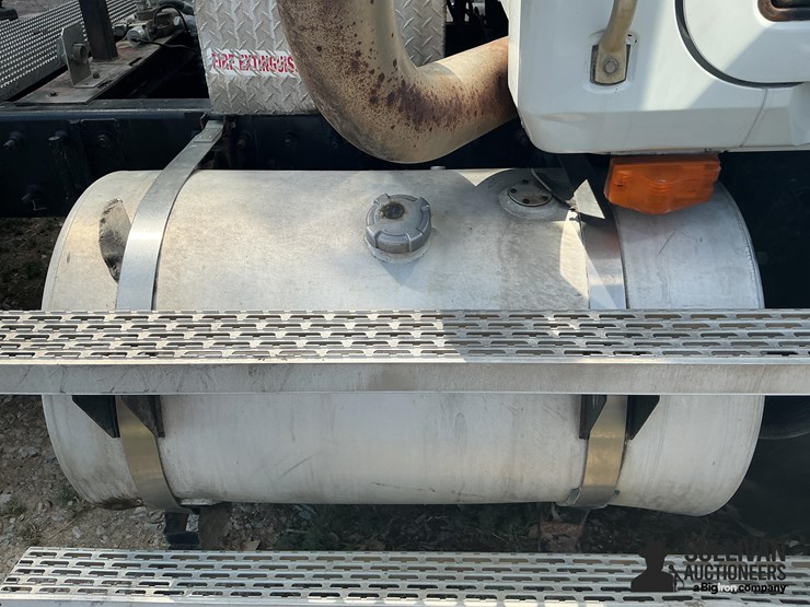 2002-mack-ch613-image-14